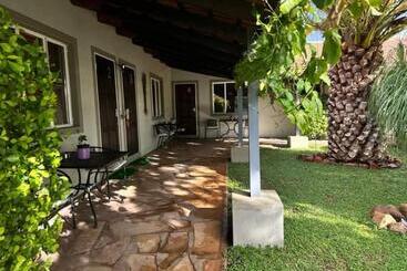 Bed and Breakfast Kamaku Guesthouse Cc