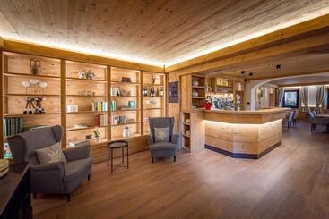 هتل Albergo Cavallino