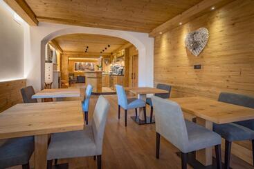 هتل Albergo Cavallino