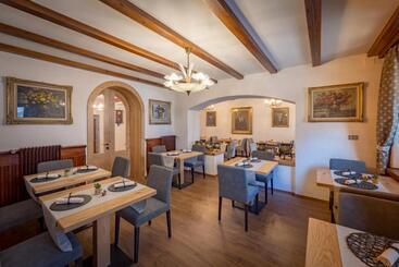 هتل Albergo Cavallino
