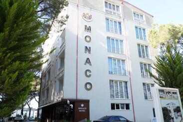 هتل Monaco & Garden
