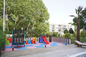 هتل Monaco & Garden