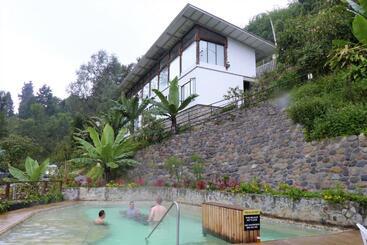 هتل Termales Tierra Viva