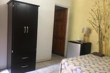 هتل Villa Prats