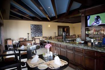 استراحتگاه Quivira Los Cabos Condos & Homes Vacation Rentals