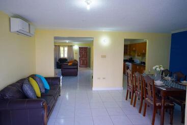 پانسیون City View Retreat Home