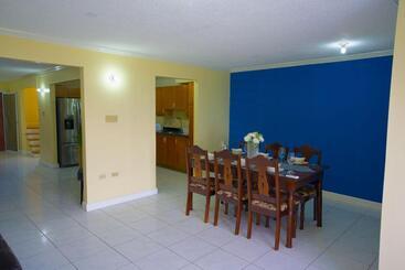 پانسیون City View Retreat Home