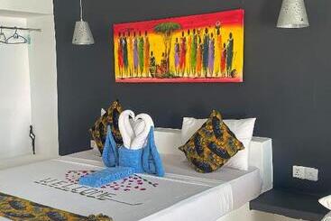 Avo Boutique - Uroa