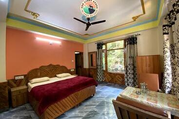 Bhoj Hotel X One Light Stays