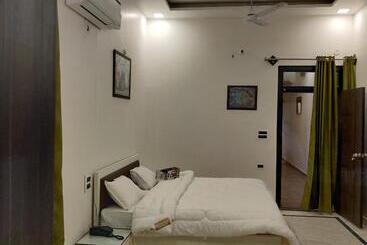 هتل Ganesh Guest House