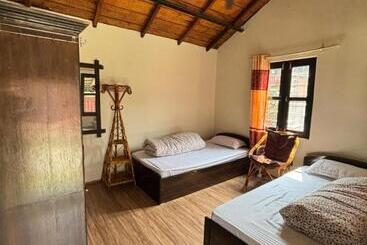 هتل Tibetan Cottage