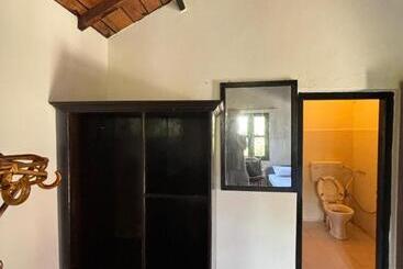 هتل Tibetan Cottage