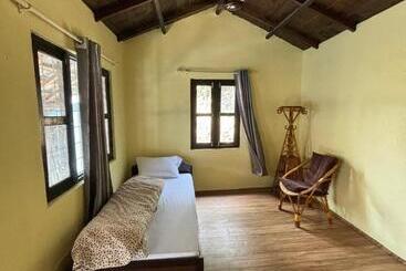 هتل Tibetan Cottage