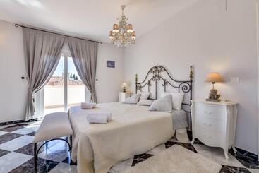 Пансион Villa Fortuna   Apartamentos у Estudios Para Vacaciones Con Piscina Común, Calpe