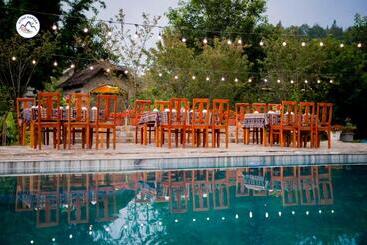 تختخواب و صبحانه Stone Garden Resort & Spa