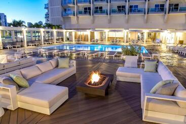 هتل Ocean View Room At Ala Moana Fees Include