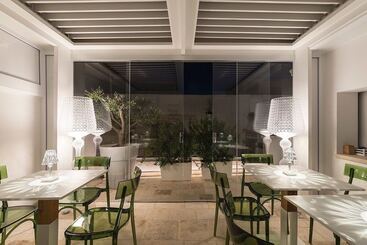 تختخواب و صبحانه Iulius Suite & Spa