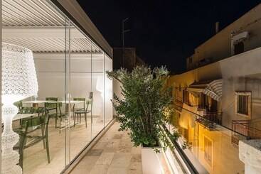 تختخواب و صبحانه Iulius Suite & Spa