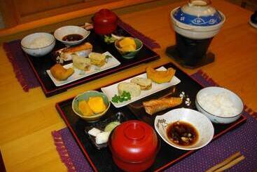 تختخواب و صبحانه Kyufun Komachi