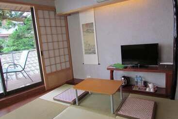 تختخواب و صبحانه Kyufun Komachi