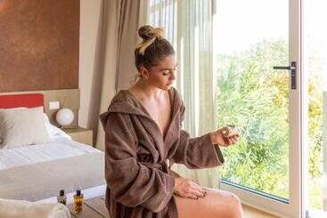 تختخواب و صبحانه San Colombano Suites