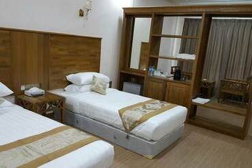Famous Hotel Loikaw
