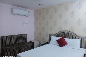 هتل Ambassador Inn