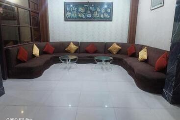 هتل Ambassador Inn