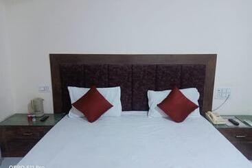 هتل Ambassador Inn