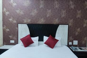هتل Ambassador Inn