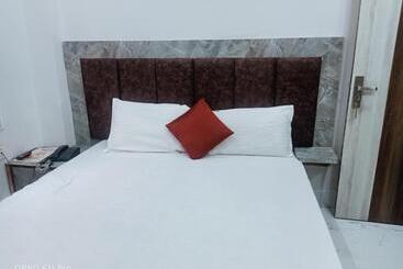 هتل Ambassador Inn
