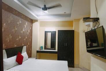 هتل Ambassador Inn