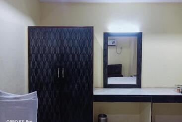 هتل Ambassador Inn