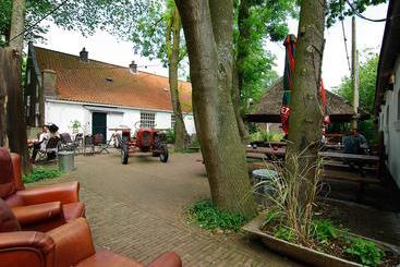 هتل Authentic Farmhouse   De Vergulden Eenhoorn