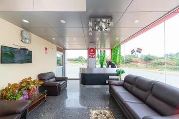 هتل Oyo Rooms Golden Four Way Road Kanyakumari