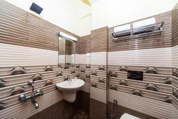 هتل Oyo Rooms Golden Four Way Road Kanyakumari