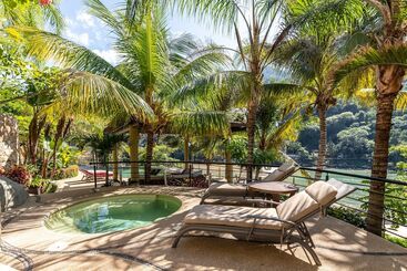 هتل Villa Armonia Luxury Suites
