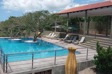 استراحتگاه Ossanzaia Bilene Lodge