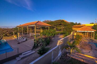 استراحتگاه Ossanzaia Bilene Lodge
