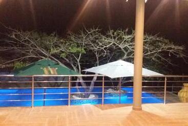 استراحتگاه Ossanzaia Bilene Lodge