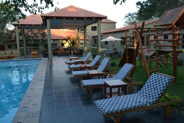 استراحتگاه Ossanzaia Bilene Lodge