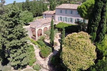 تختخواب و صبحانه Bastide Du Pin