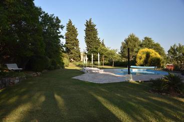 تختخواب و صبحانه Bastide Du Pin