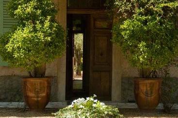 تختخواب و صبحانه Bastide Du Pin