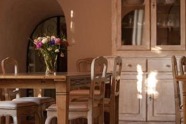 تختخواب و صبحانه Bastide Du Pin