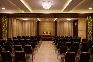 تختخواب و صبحانه Kamar Residences And Banquets
