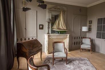 تختخواب و صبحانه La Divine Comédie Suites Deluxe