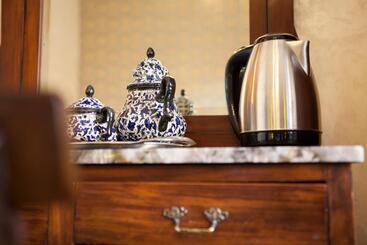 Regina Bed And Breakfast