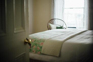 تختخواب و صبحانه Tom Blake House