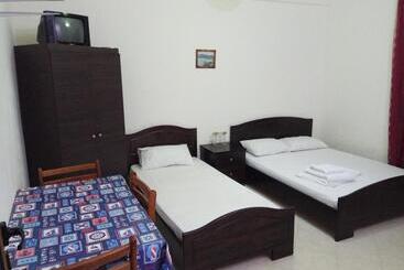 בית מלון כפרי Adrian Agustin Rooms